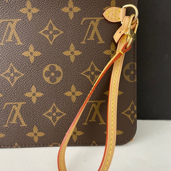 New authentic neverfull GM pink wallet - Picture 5 of 10